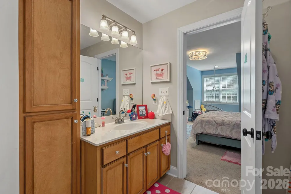 3850 Oakdale Road Charlotte, NC 28216