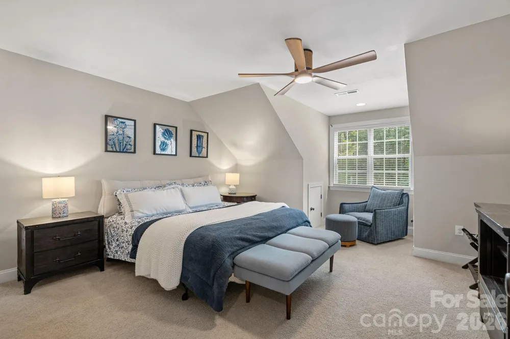 3850 Oakdale Road Charlotte, NC 28216