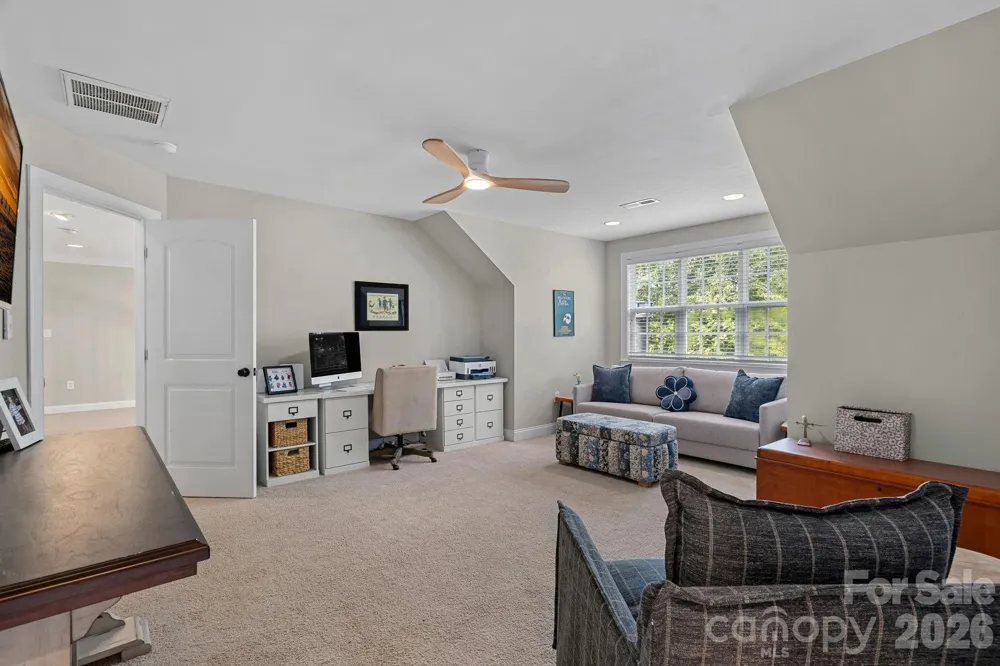 3850 Oakdale Road Charlotte, NC 28216