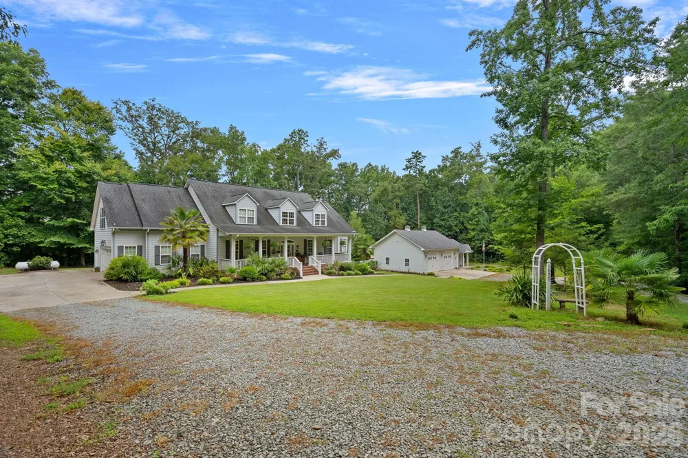 3850 Oakdale Road Charlotte, NC 28216