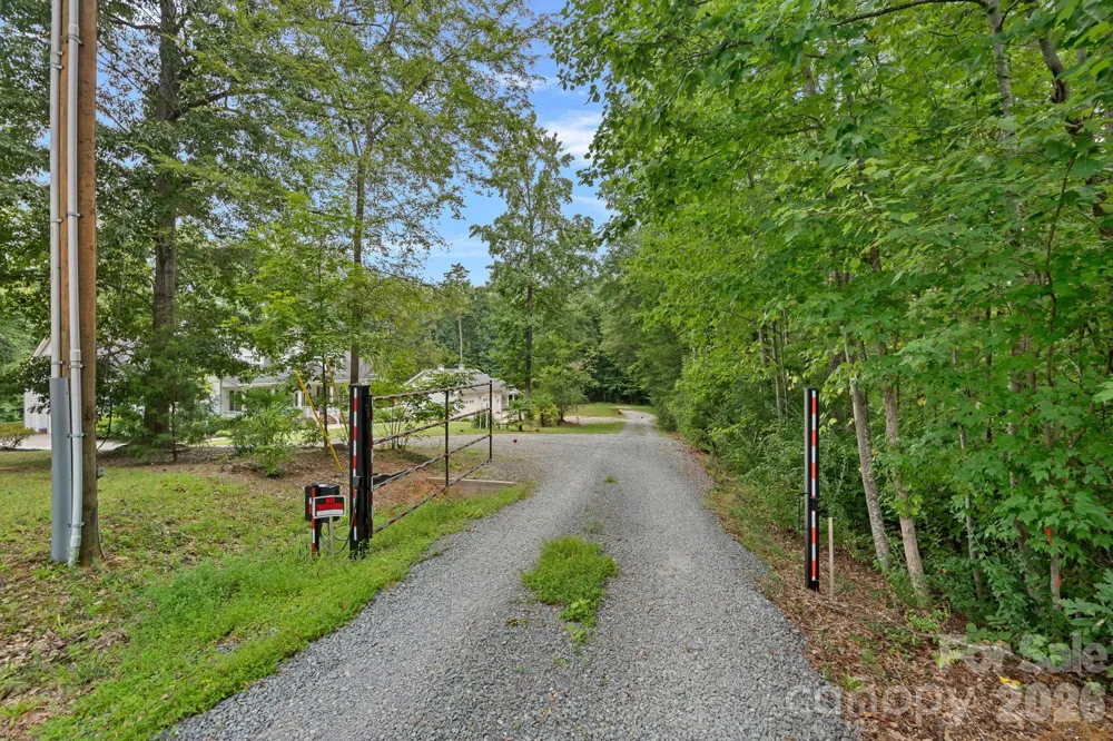3850 Oakdale Road Charlotte, NC 28216
