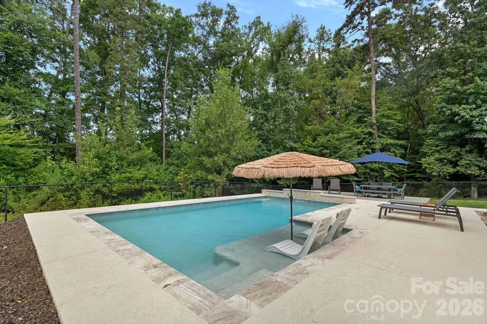 3850 Oakdale Road Charlotte, NC 28216