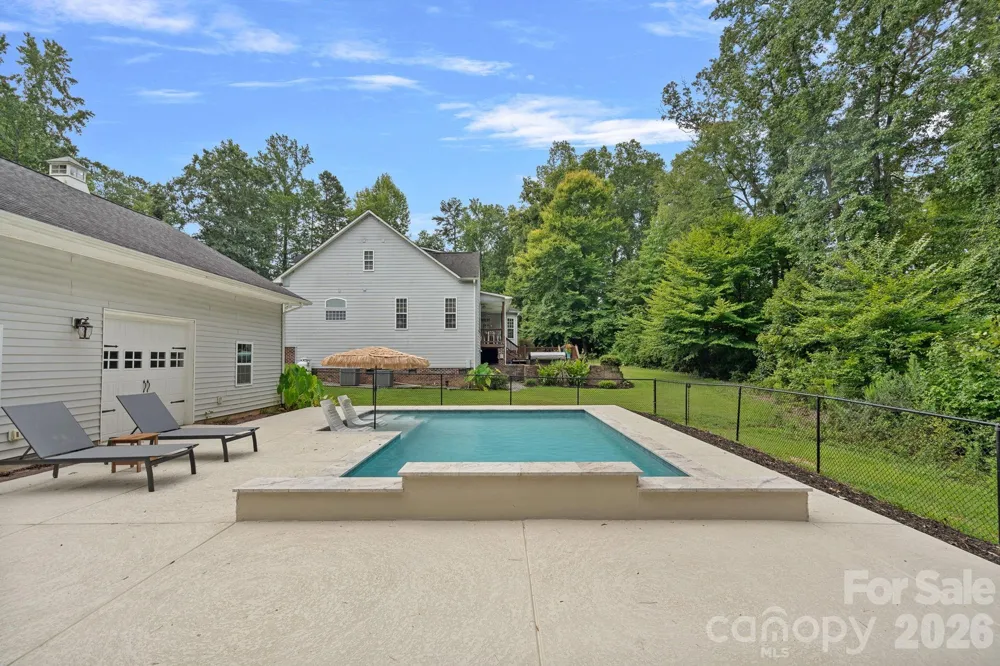 3850 Oakdale Road Charlotte, NC 28216