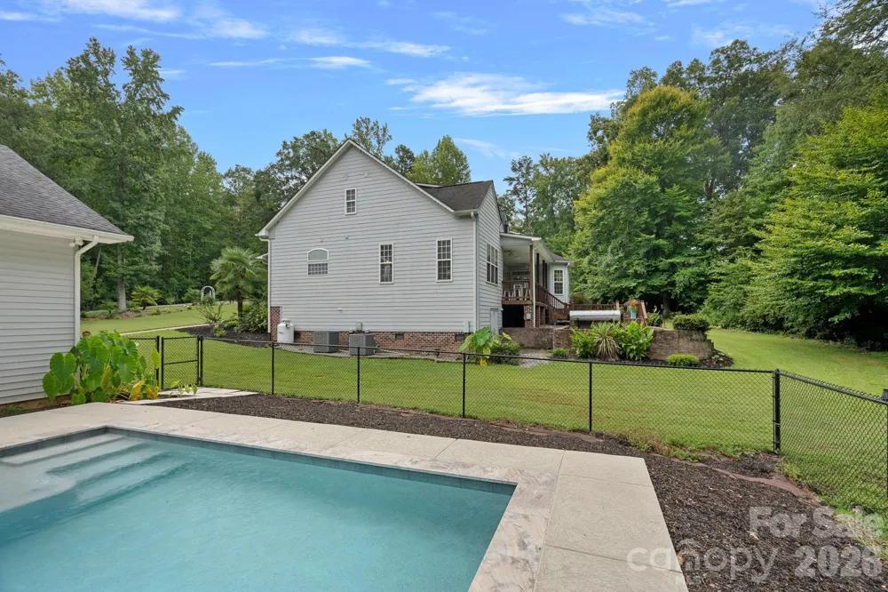 3850 Oakdale Road Charlotte, NC 28216