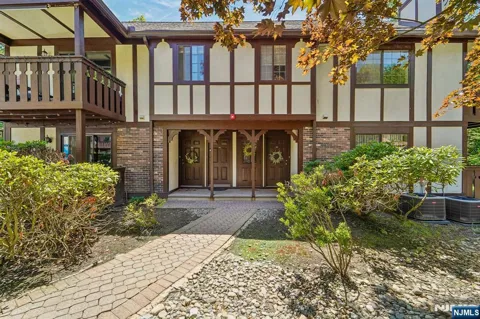 3811 Melville Court