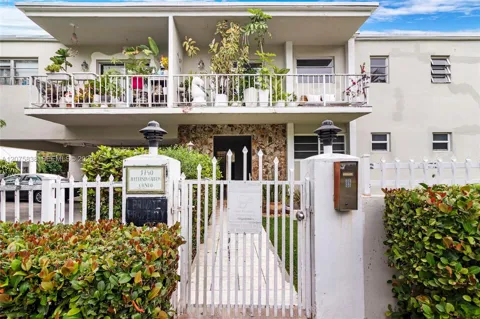 1740 Jefferson Ave #8