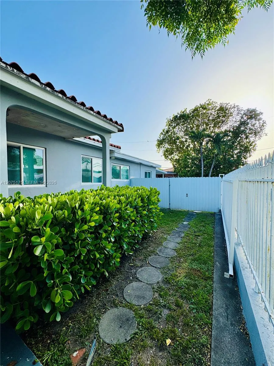 100 SW 51st Ct Miami, FL 33134