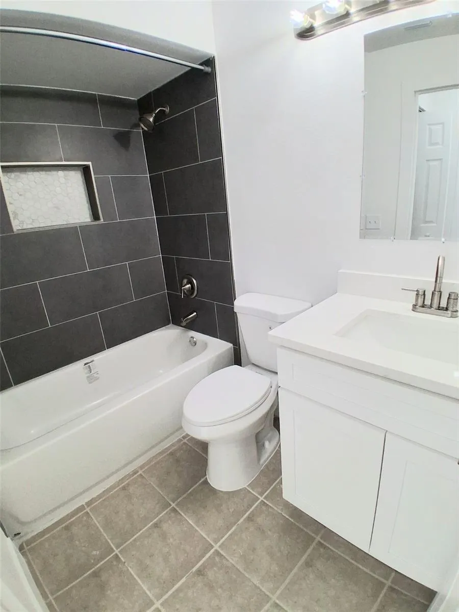 1047 FLORIDA HOLLY DRIVE Orlando, FL 32811