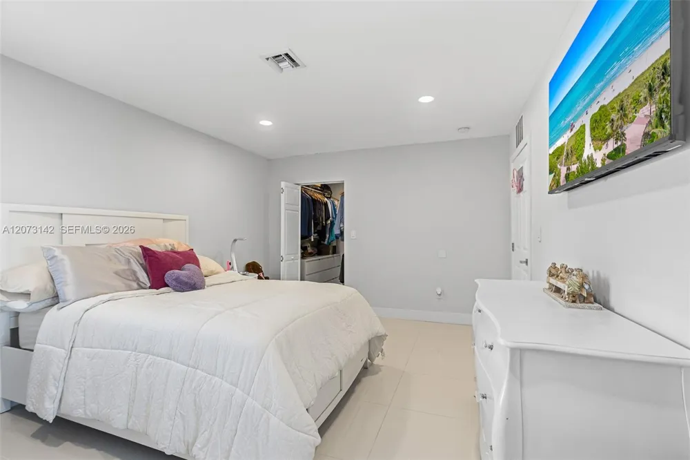 932 Bird Rd Coral Gables, FL 33146