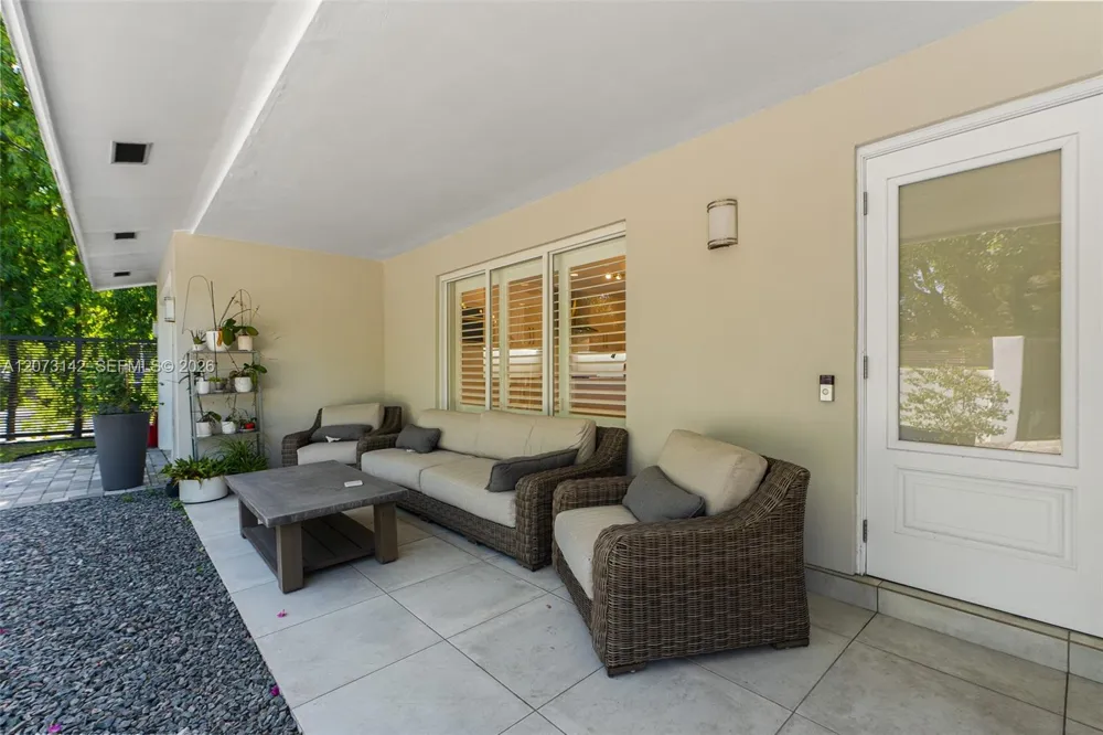 932 Bird Rd Coral Gables, FL 33146
