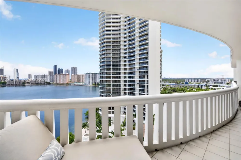 3000 Island Blvd #1201 Aventura, FL 33160