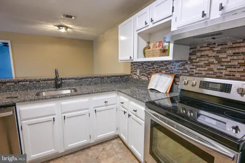 606 SQUIRE LANE #606-G