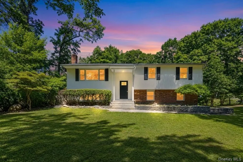 42 Noahs Path Rocky Point, NY 11778