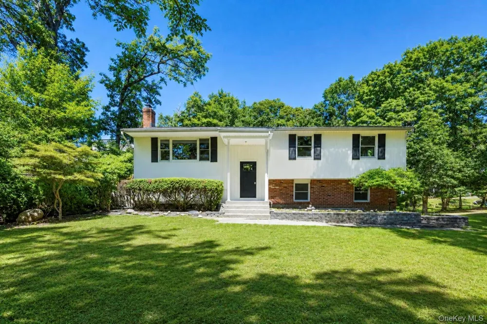 42 Noahs Path Rocky Point, NY 11778
