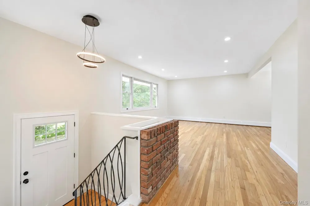 42 Noahs Path Rocky Point, NY 11778