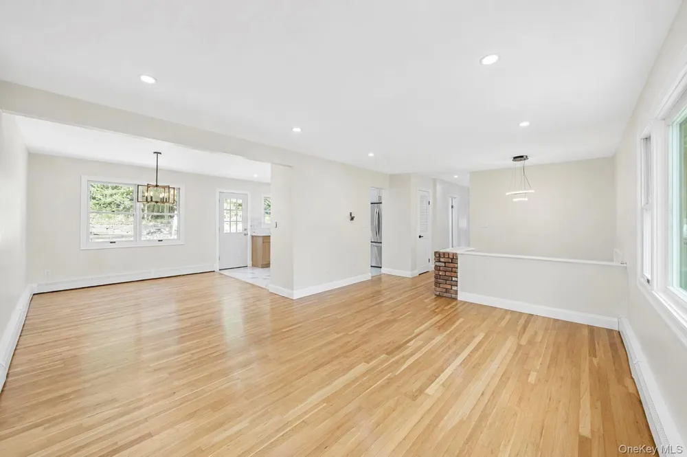 42 Noahs Path Rocky Point, NY 11778