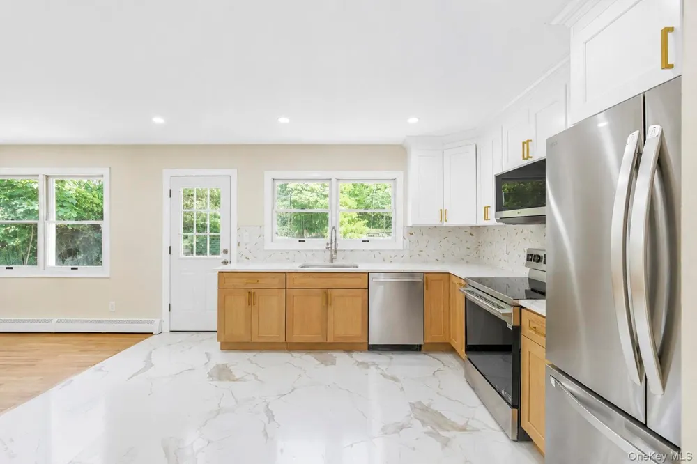 42 Noahs Path Rocky Point, NY 11778