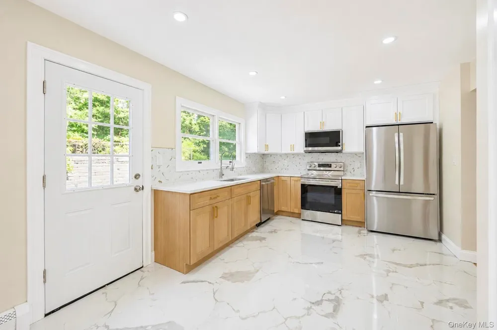 42 Noahs Path Rocky Point, NY 11778