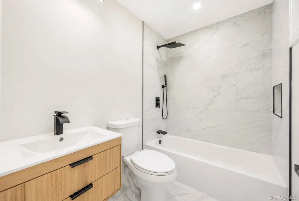 42 Noahs Path Rocky Point, NY 11778