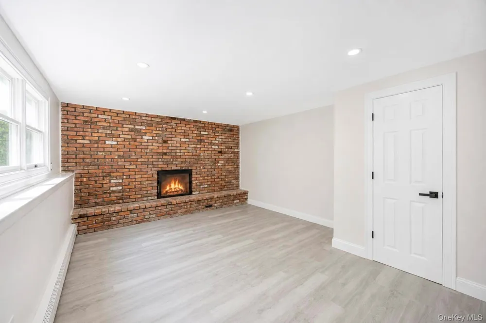 42 Noahs Path Rocky Point, NY 11778