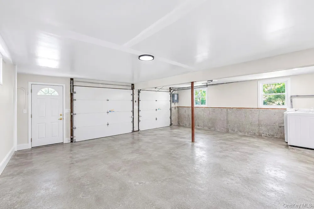 42 Noahs Path Rocky Point, NY 11778