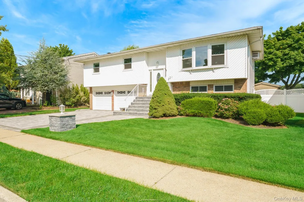 221 Roosevelt Avenue Massapequa Park, NY 11762