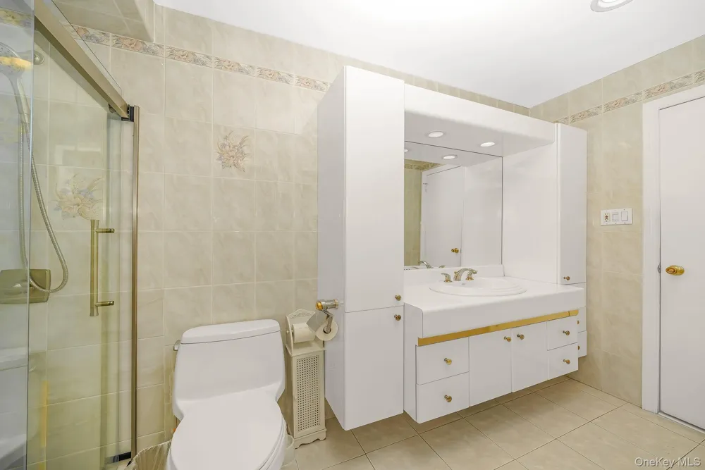 221 Roosevelt Avenue Massapequa Park, NY 11762
