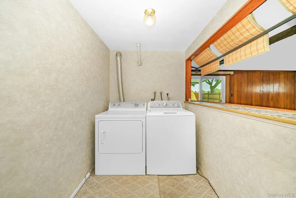 221 Roosevelt Avenue Massapequa Park, NY 11762