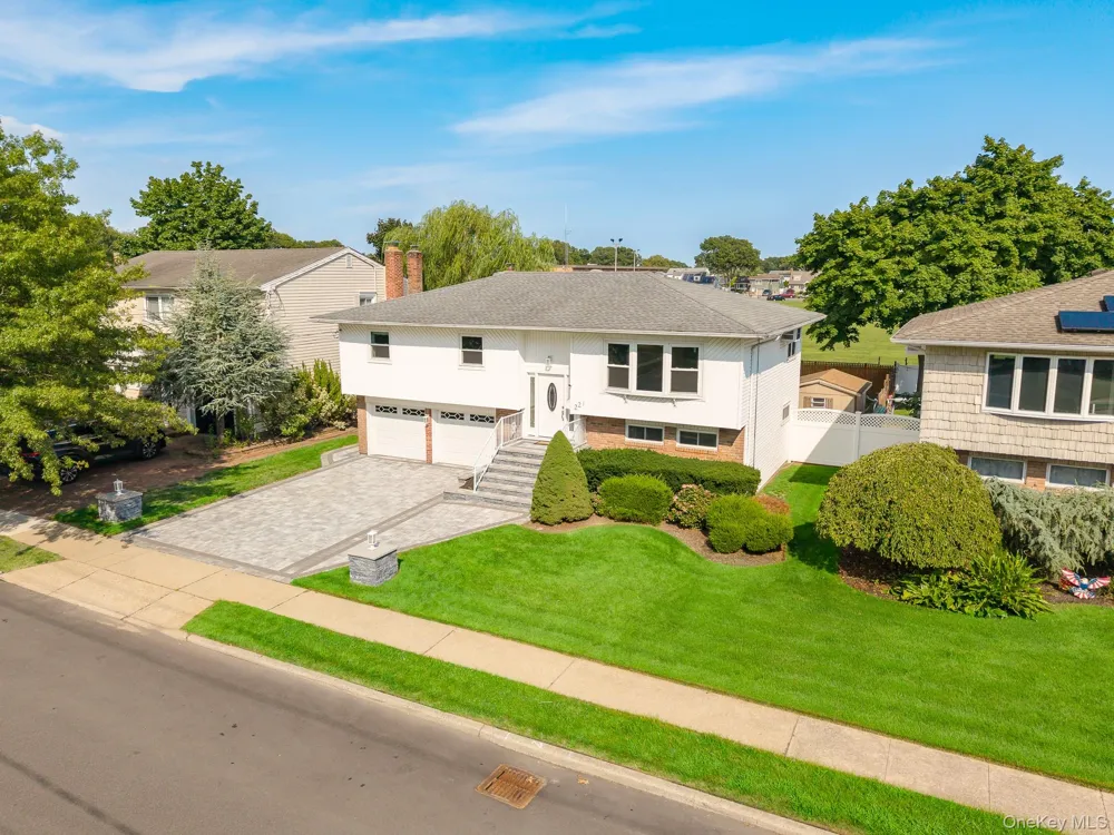 221 Roosevelt Avenue Massapequa Park, NY 11762