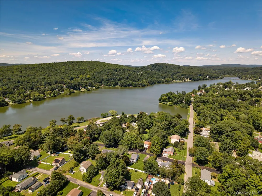 28 Brewster Drive Carmel, NY 10512