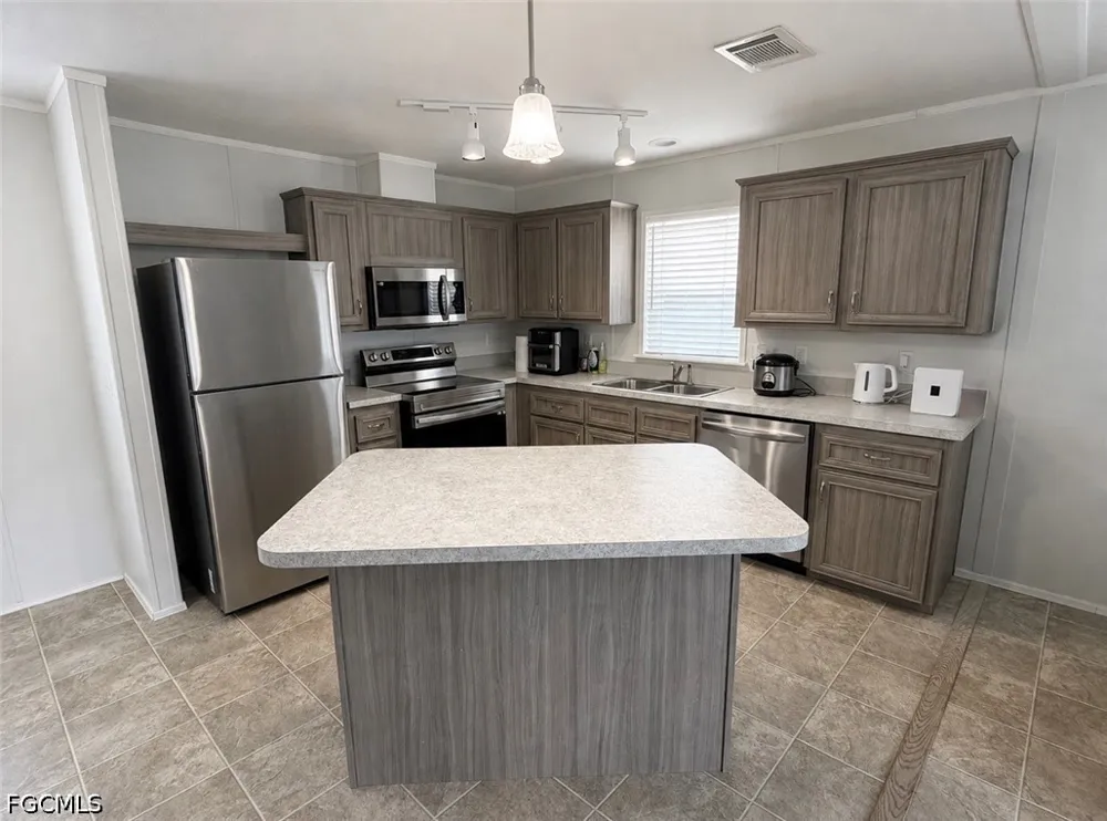 Avenida Del Sur Clewiston, FL 33440