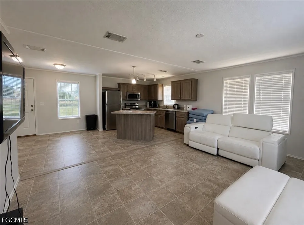 Avenida Del Sur Clewiston, FL 33440