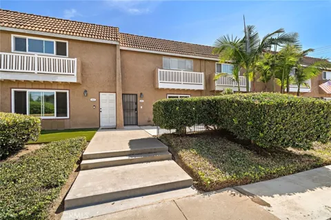 4902 Pearce