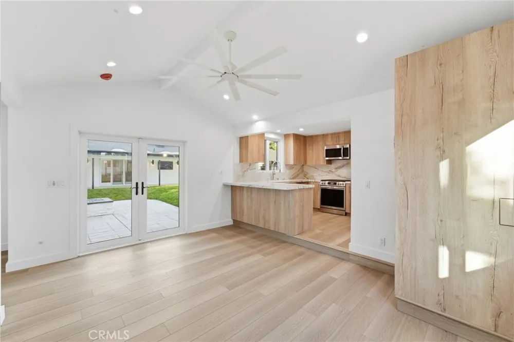 19510 Merridy Northridge, CA 91324