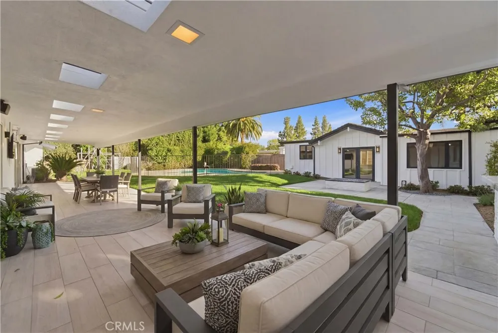 19510 Merridy Northridge, CA 91324