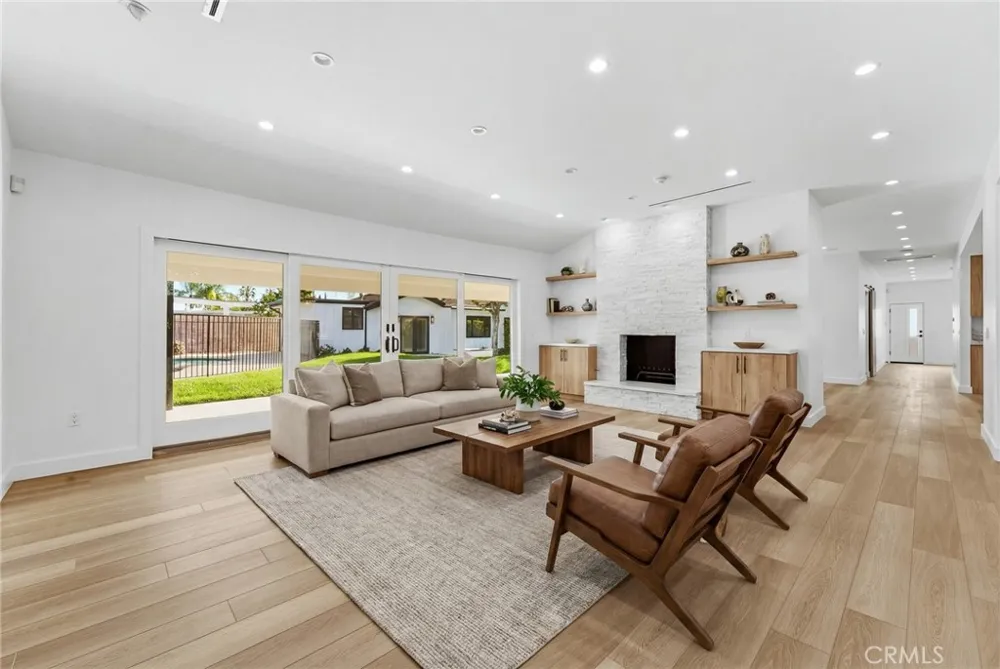 19510 Merridy Northridge, CA 91324