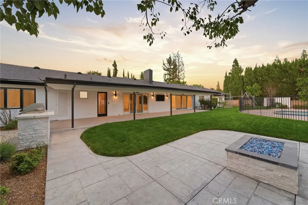 19510 Merridy Northridge, CA 91324
