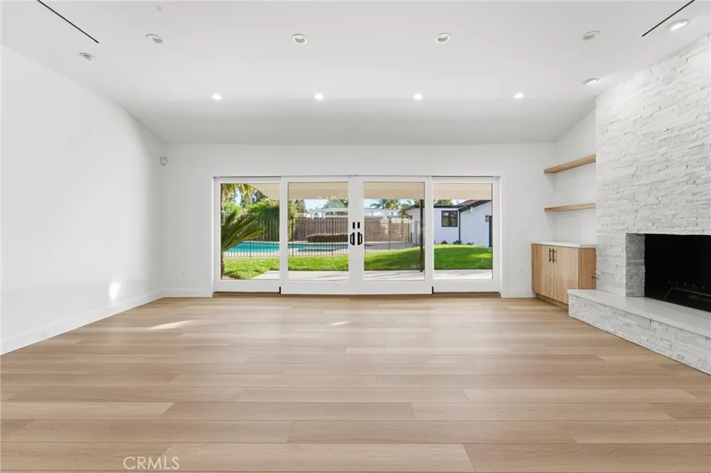 19510 Merridy Northridge, CA 91324