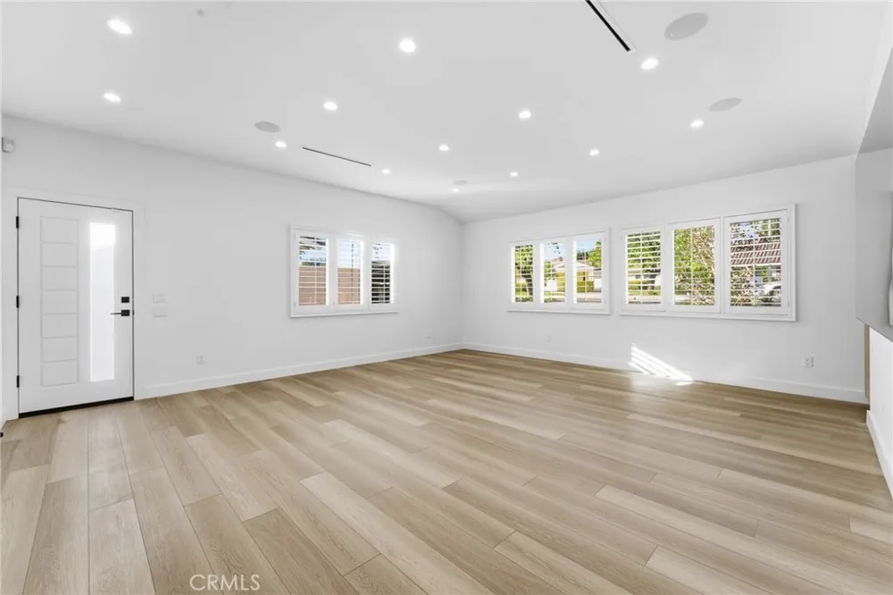 19510 Merridy Northridge, CA 91324