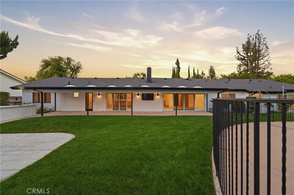 19510 Merridy Northridge, CA 91324