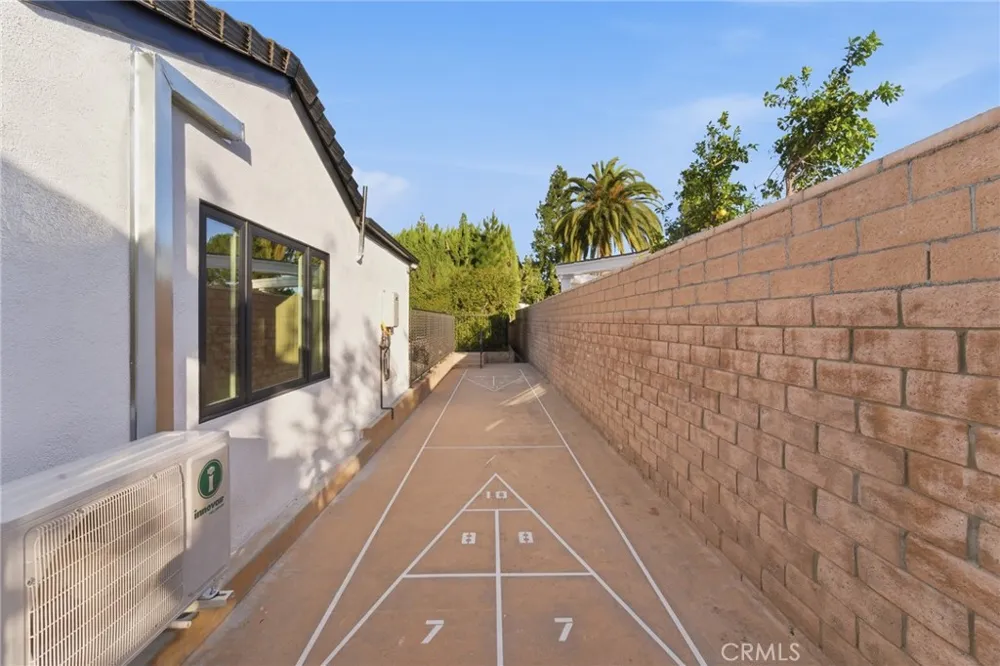 19510 Merridy Northridge, CA 91324
