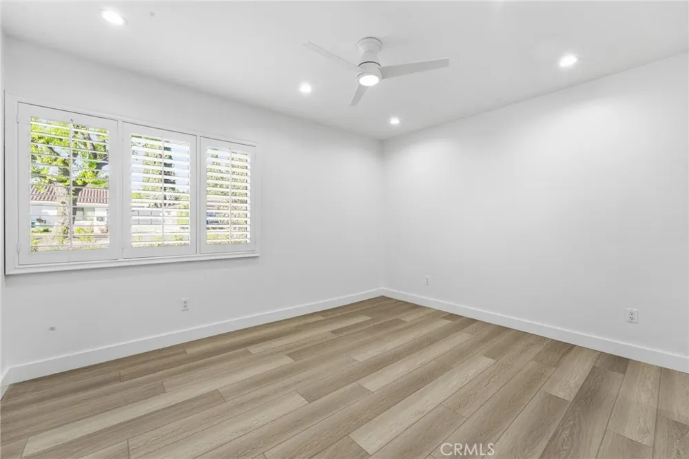 19510 Merridy Northridge, CA 91324