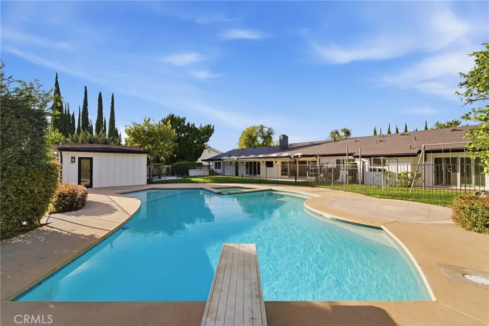 19510 Merridy Northridge, CA 91324
