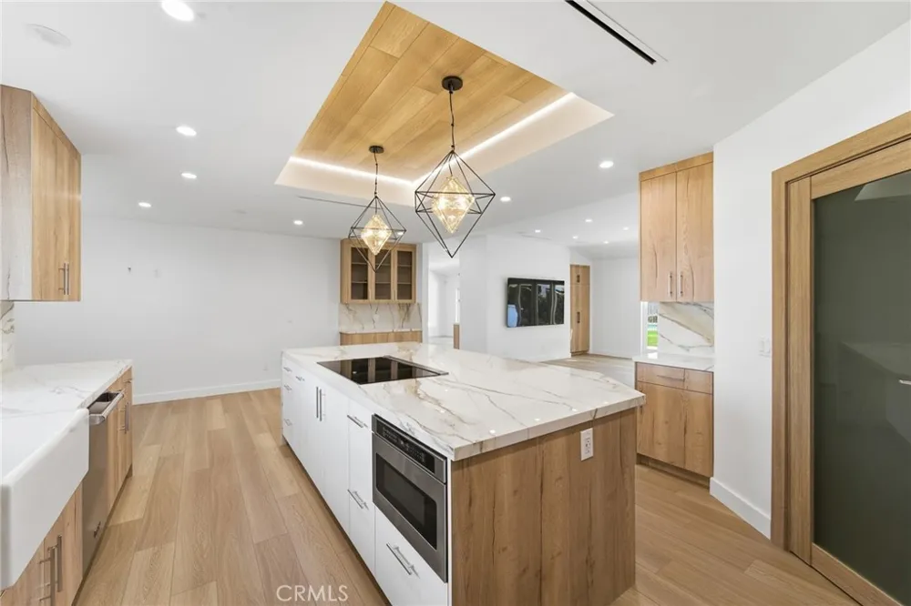 19510 Merridy Northridge, CA 91324