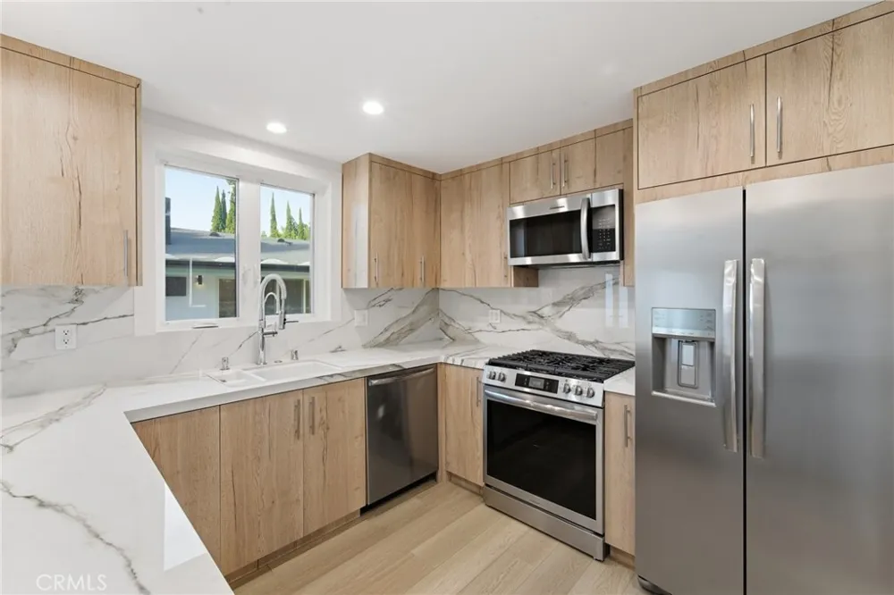 19510 Merridy Northridge, CA 91324