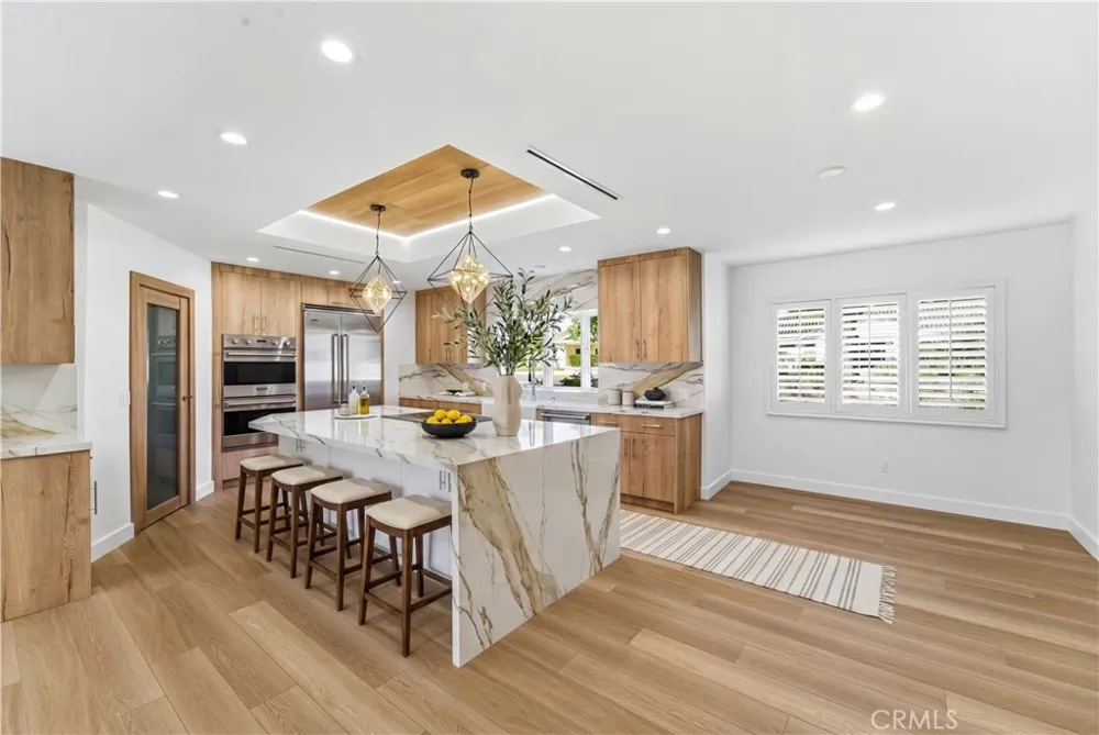19510 Merridy Northridge, CA 91324