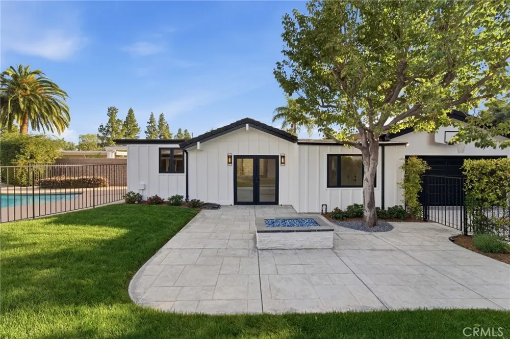 19510 Merridy Northridge, CA 91324