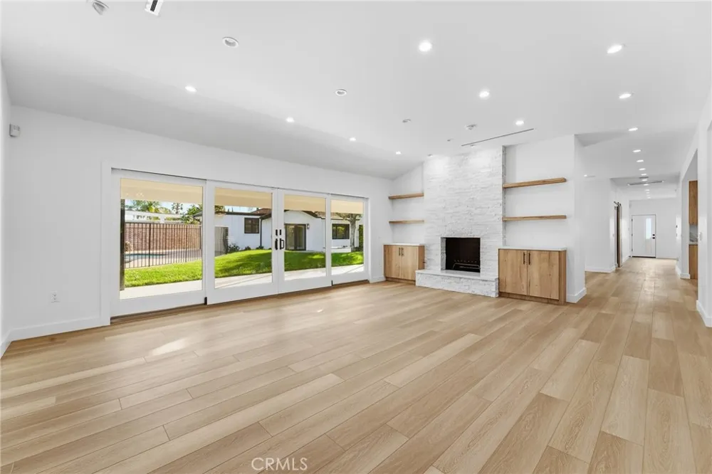 19510 Merridy Northridge, CA 91324
