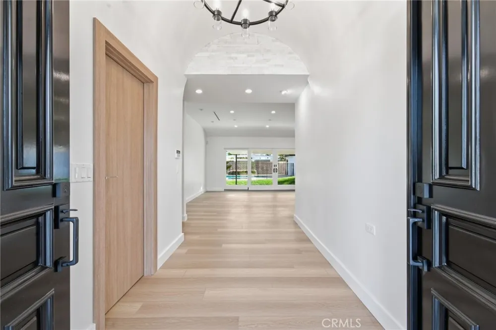 19510 Merridy Northridge, CA 91324
