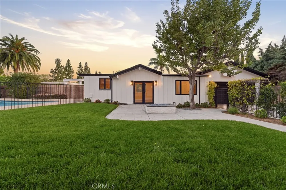 19510 Merridy Northridge, CA 91324